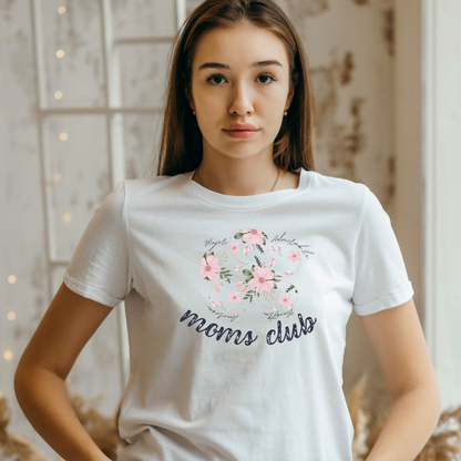 Camiseta Blanca Oversized “Moms Club” – Edición Especial Día de la Madre