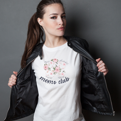 Camiseta Blanca Oversized “Moms Club” – Edición Especial Día de la Madre